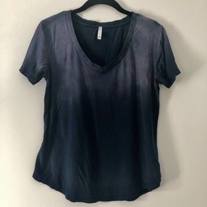 3/20 SALE 🌸 Dip Dye Tee